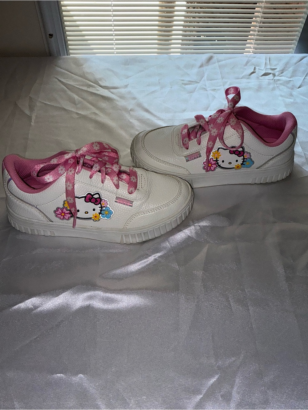 Hello Kitty 🐱 Girls Casual Court Sneakers Size 3 - Picture 15 of 15
